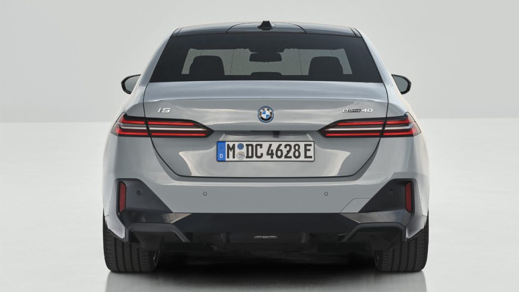 2024-BMW-i5-eDrive40_rear
