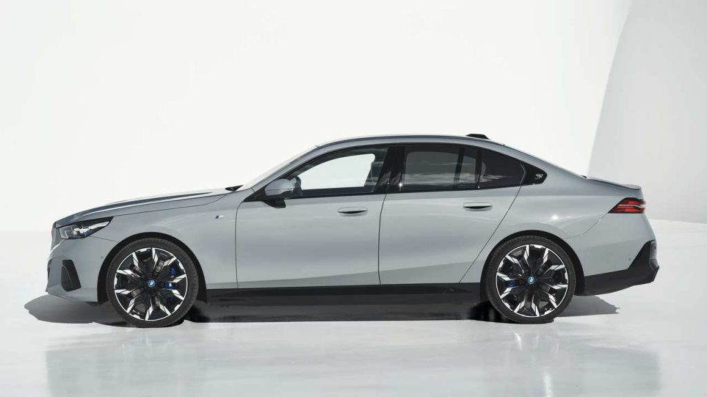 2024-BMW-i5-eDrive40_side