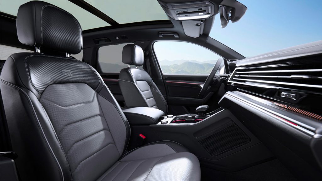 2024-Volkswagen-Touareg-R-Line_interior_front_seats