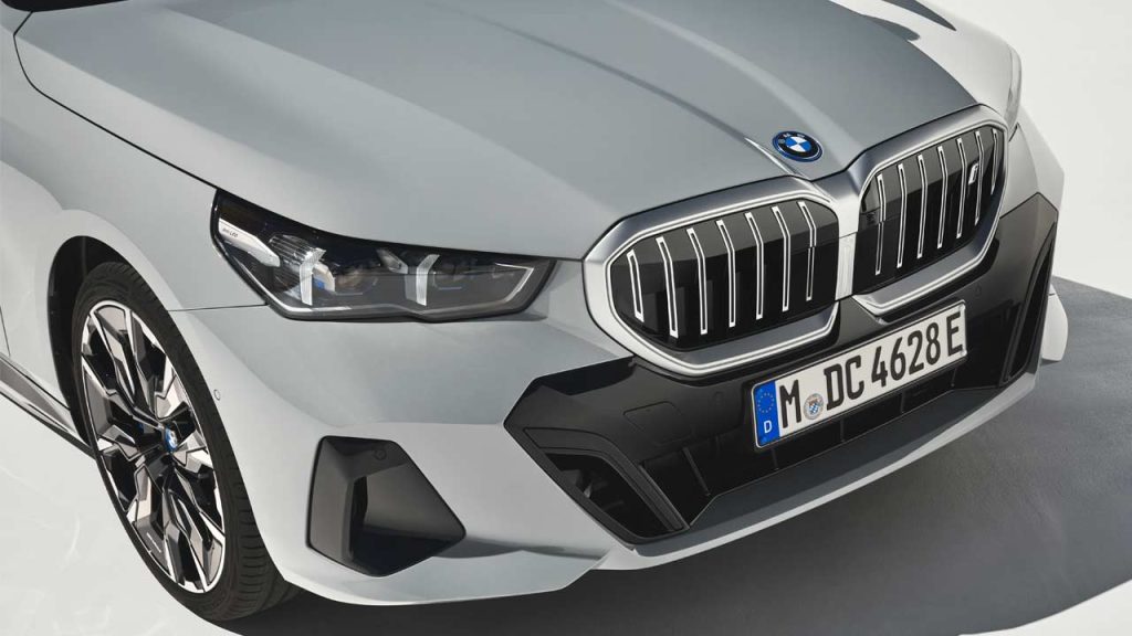 8th-gen-2024-BMW-5-Series_headlights