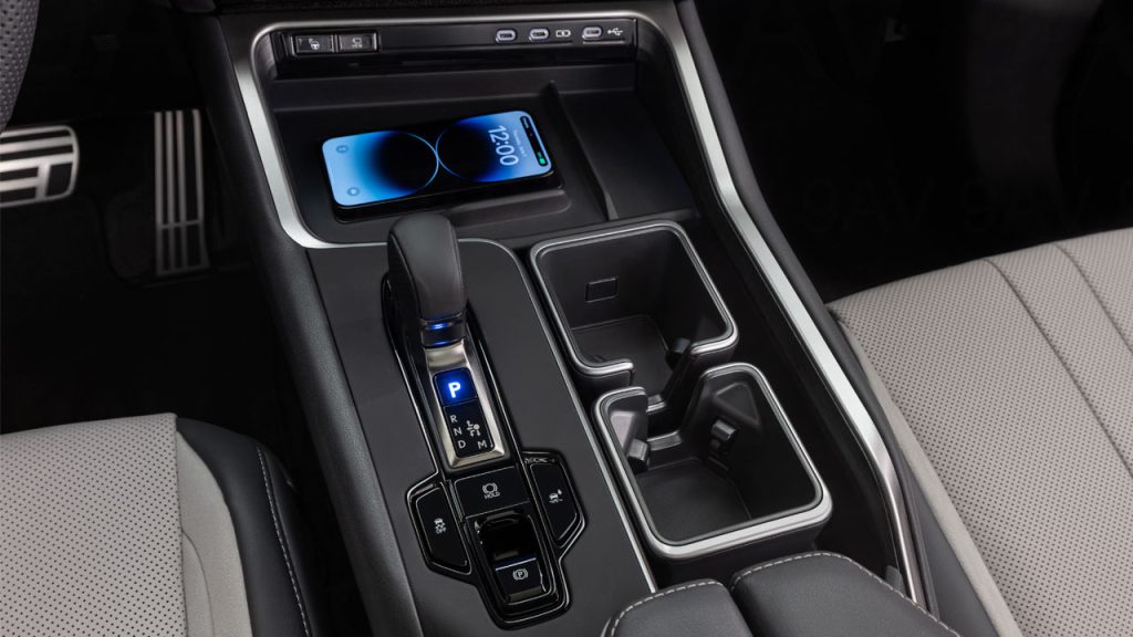 Lexus-TX_interior_centre_console