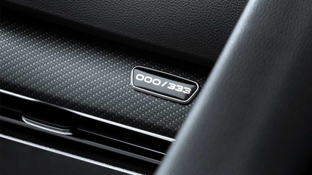 Volkswagen-Golf-R-333-Limited-Edition_interior_dashboard