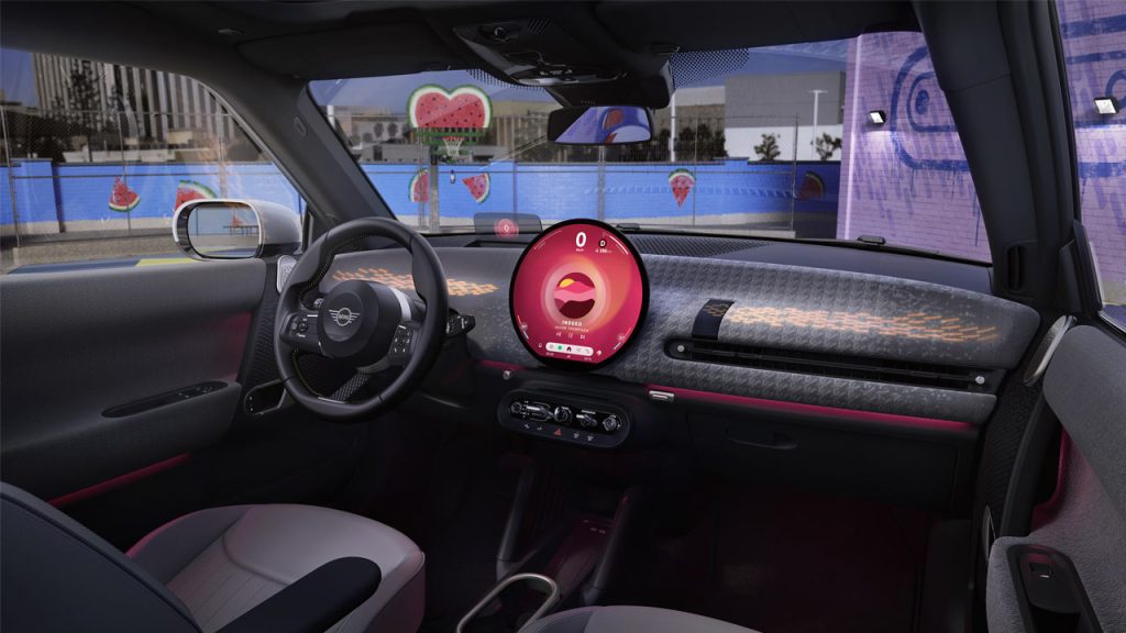 2024-MINI-Cooper-Electric-interior-touchscreen_7