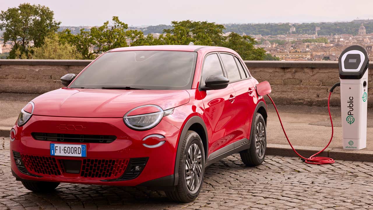 Fiat-600e-RED-charging