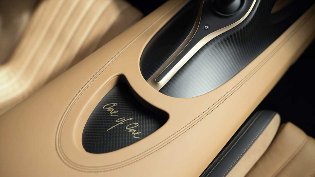 Bugatti-Chiron-Super-Sport-Golden-Era_interior_centre-console