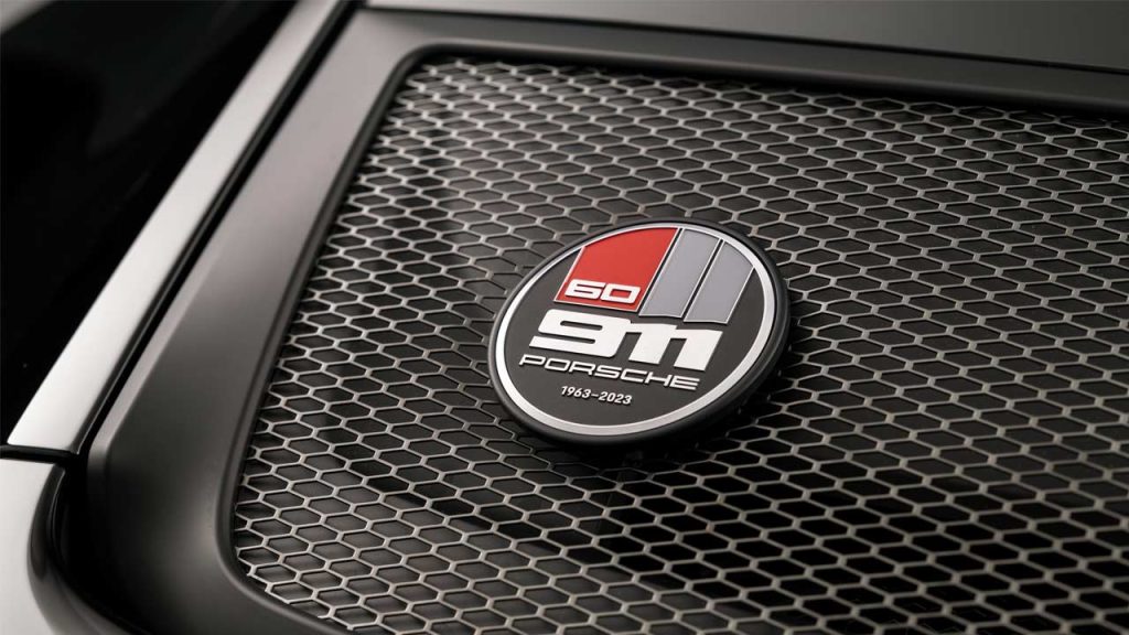 Porsche-911-S-T-grille-badge