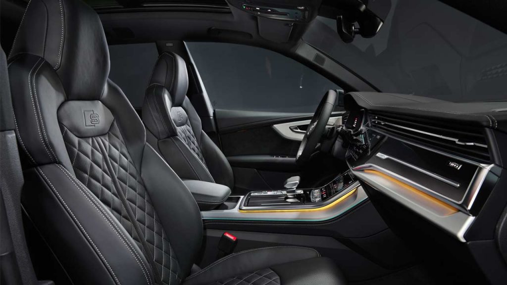 2024-Audi-Q8_interior_front-seats