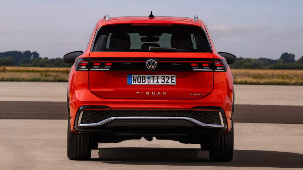 2024-Volkswagen-Tiguan_rear