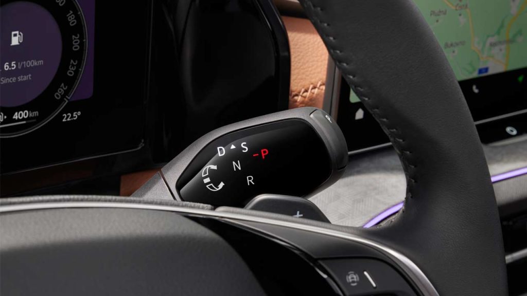 2024-Škoda-Kodiaq_interior-steering-controls