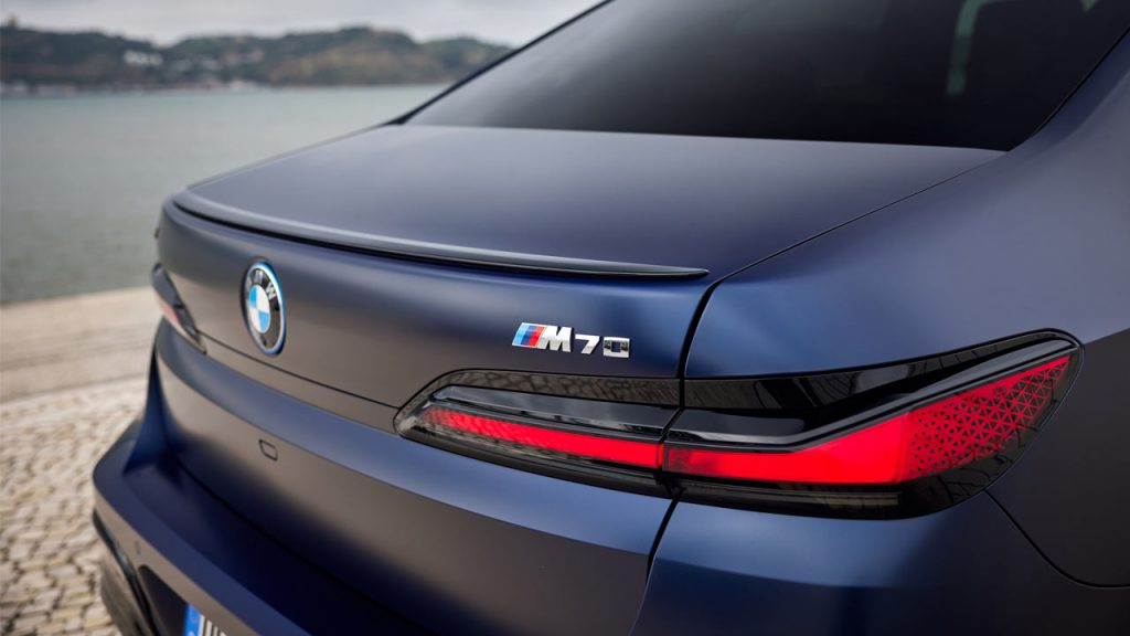 BMW-i7-M70-xDrive-taillights