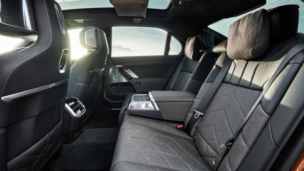 BMW-i7-M70-xDrive_interior-rear-seats_2