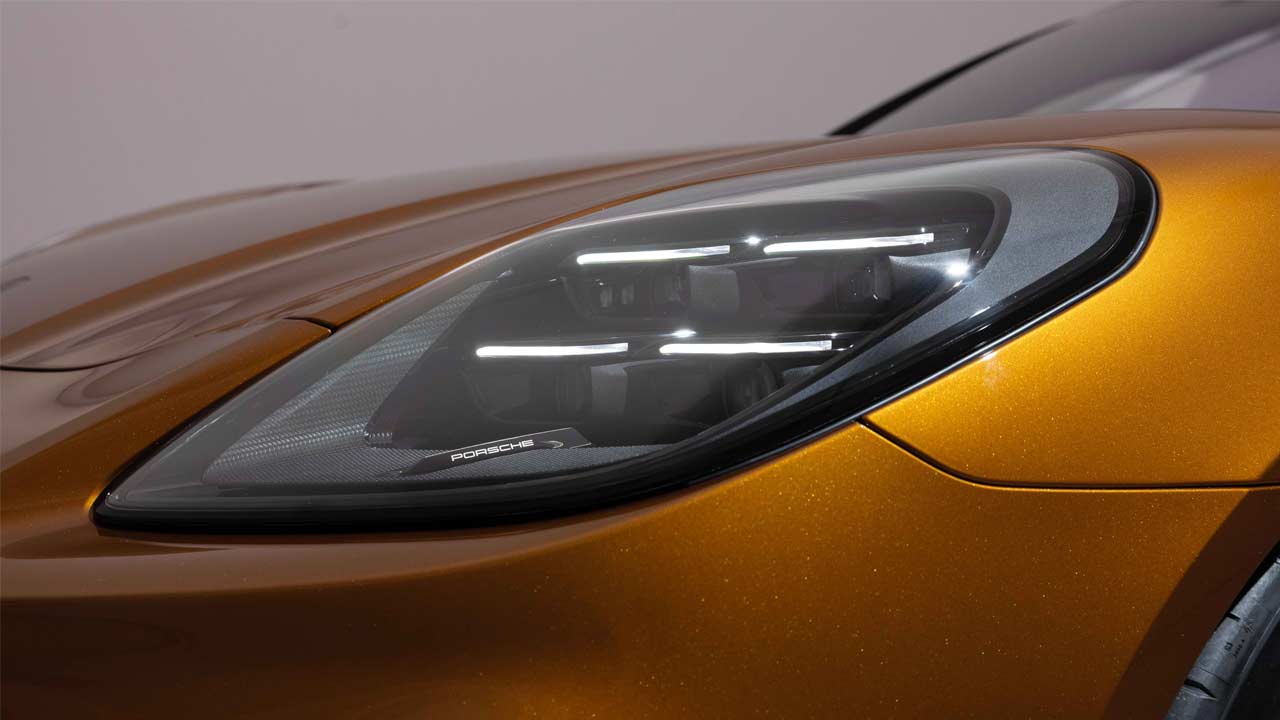 2024-Porsche-Panamera_headlights