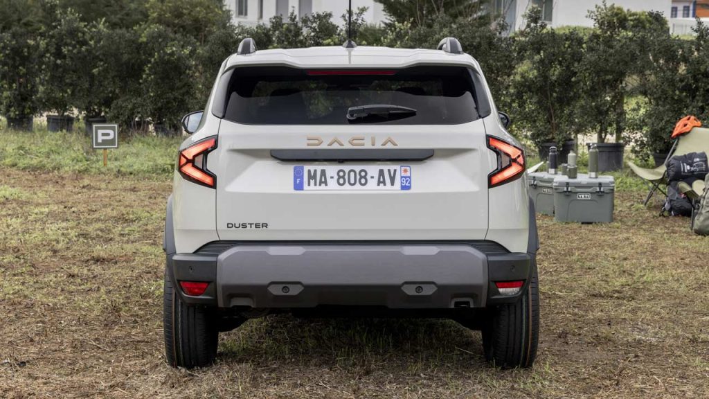 2024-Dacia-Duster_rear