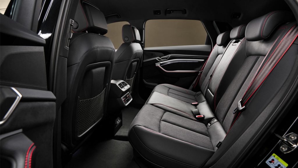 Audi-Q8-e-tron-edition-Dakar-interior_rear-seats