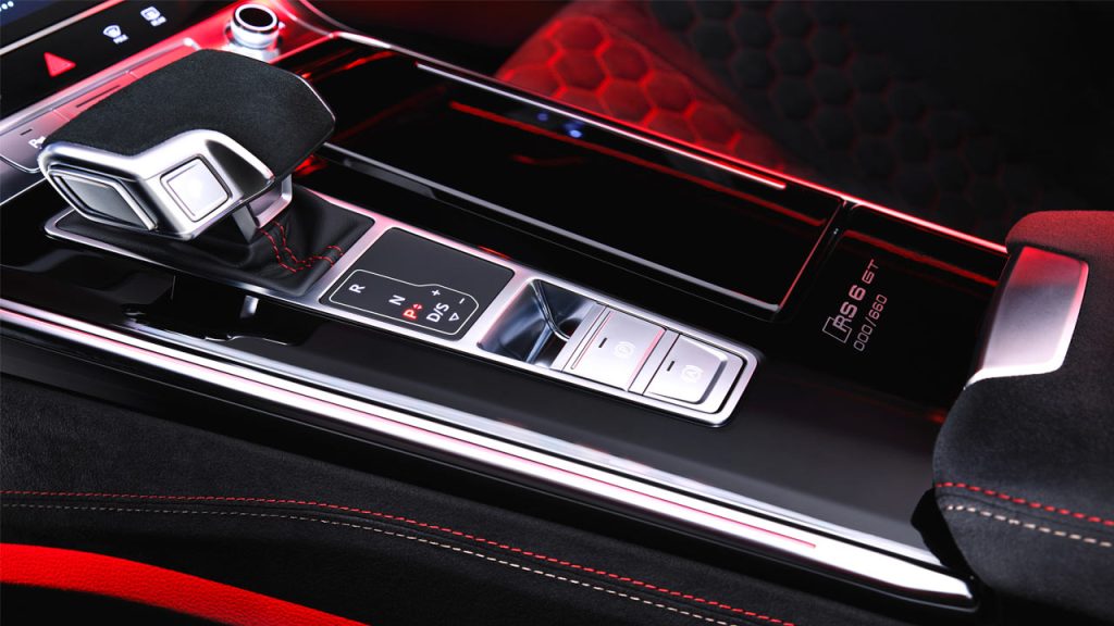 2024-Audi-RS-6-Avant-GT-interior-centre-console
