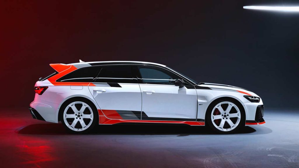 2024-Audi-RS-6-Avant-GT_side