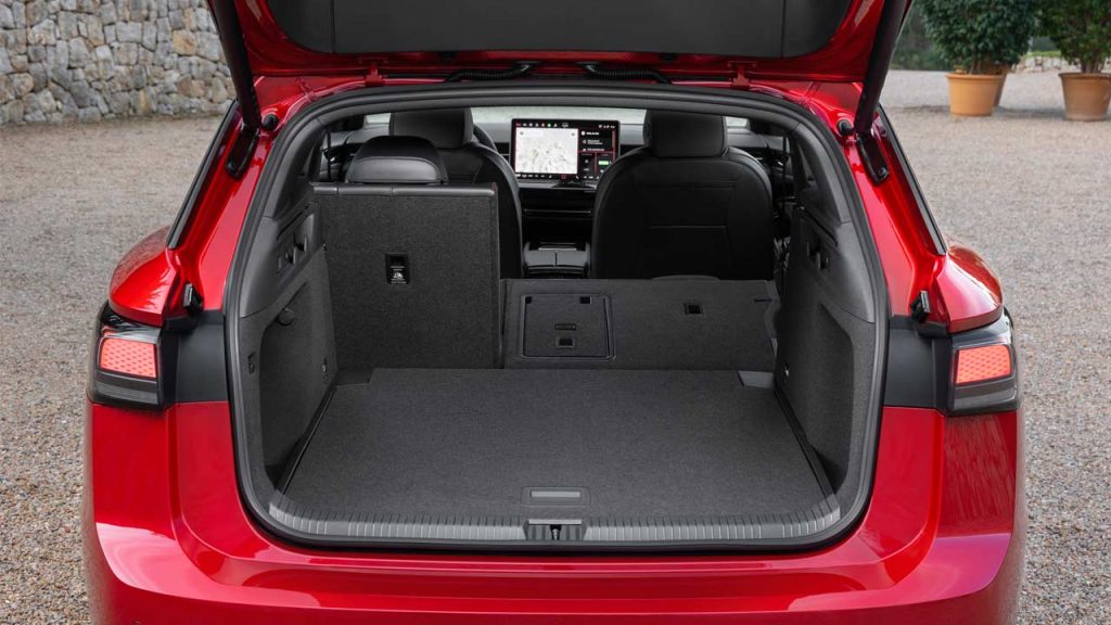 Volkswagen-ID.7-GTX-Tourer-interior-boot