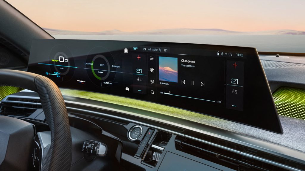 2024-Peugeot-E-5008-interior-touchscreen