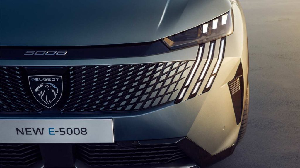2024-Peugeot-E-5008_headlights