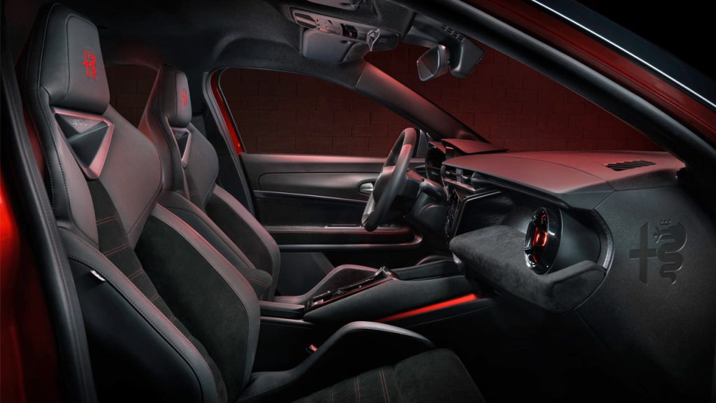 Alfa-Romeo-Junior-interior-front-seats