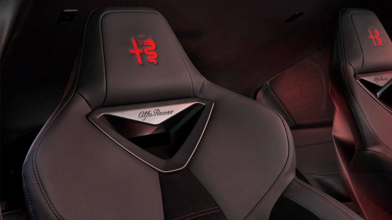 Alfa-Romeo-Junior-interior-front-seats_2