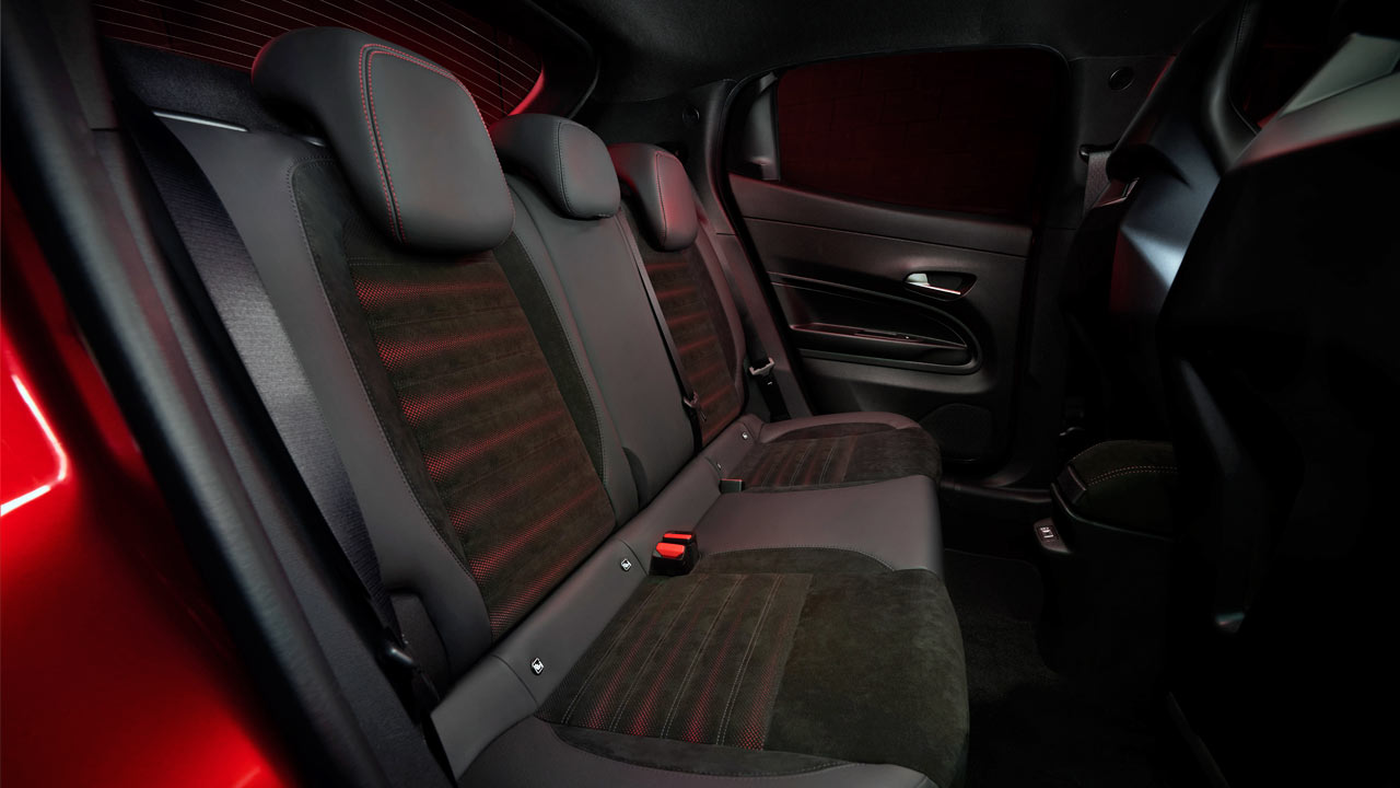 Alfa-Romeo-Junior-interior-rear-seats