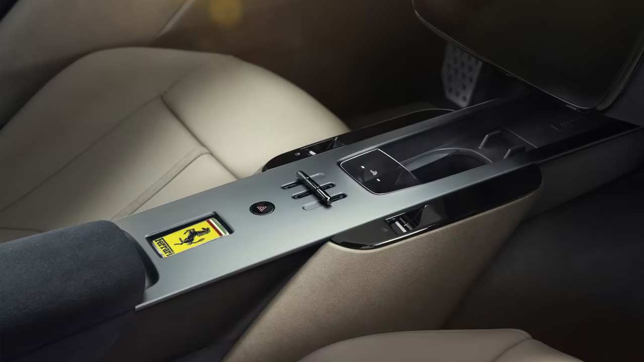 Ferrari-Amalfi_interior-centre-console