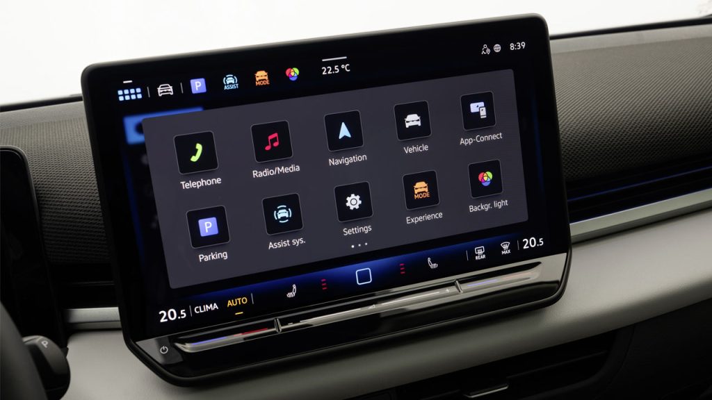 2025-Volkswagen-T-Roc-interior-infotainment