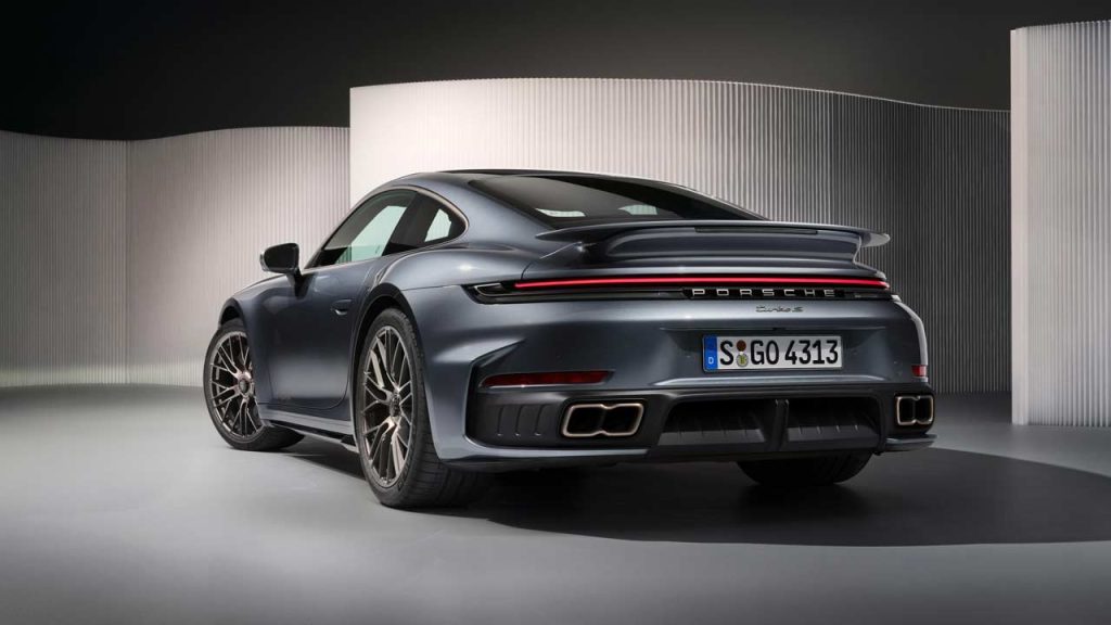 2026-Porsche-911-Turbo-S_2