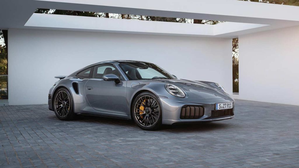 2026-Porsche-911-Turbo-S_3