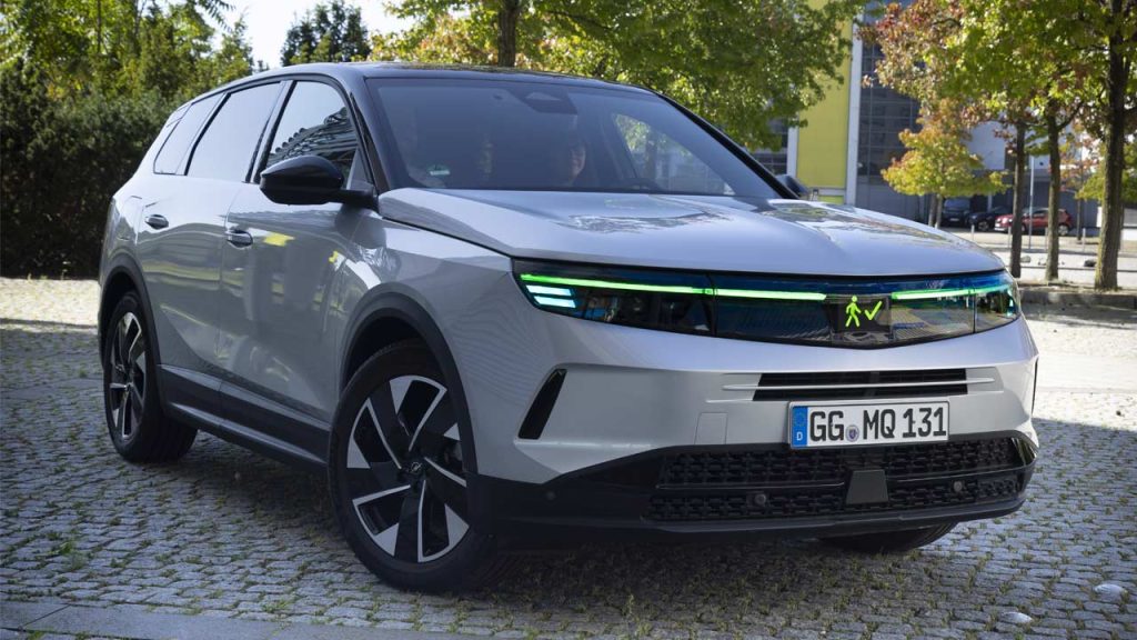 Opel-AI-Powered-Light-Communication-in-Autonomous-Vehicles