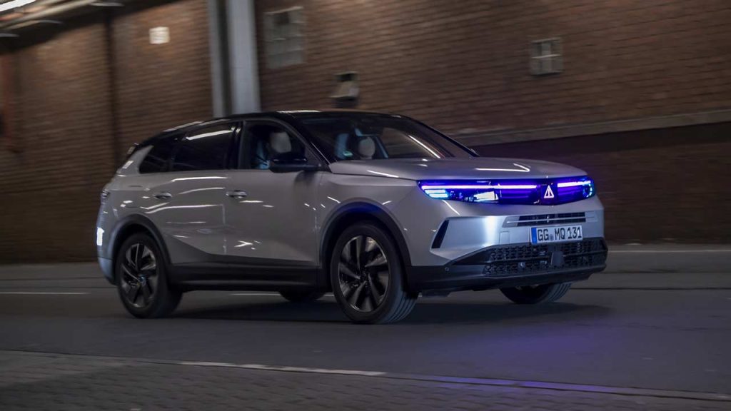 Opel-AI-Powered-Light-Communication-in-Autonomous-Vehicles_2