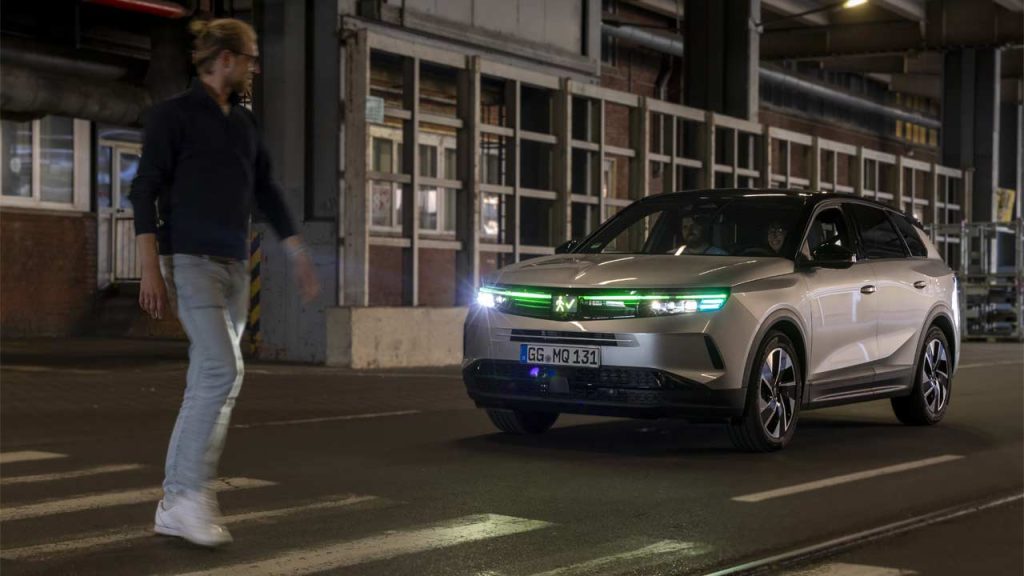 Opel-AI-Powered-Light-Communication-in-Autonomous-Vehicles_3