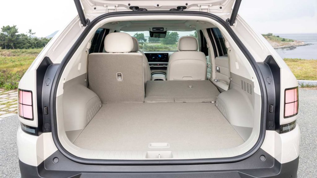 2026-Hyundai-Nexo-interior-boot