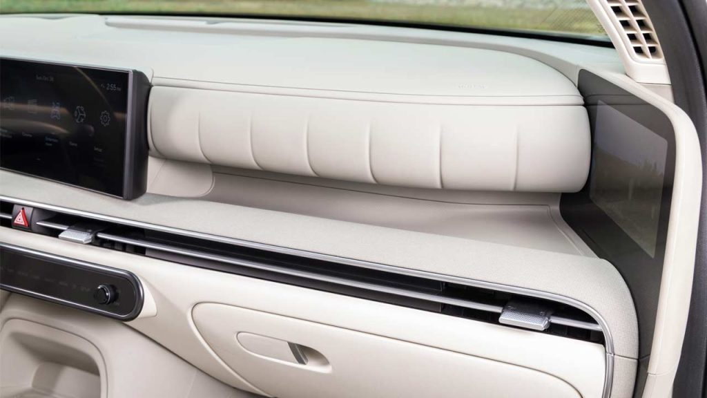 2026-Hyundai-Nexo-interior-dashboard-storage
