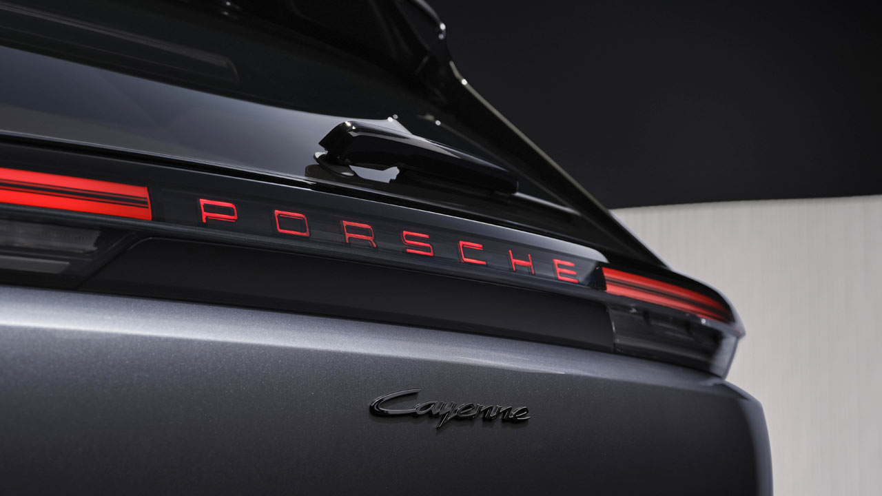2026-Porsche-Cayenne-Electric-taillight