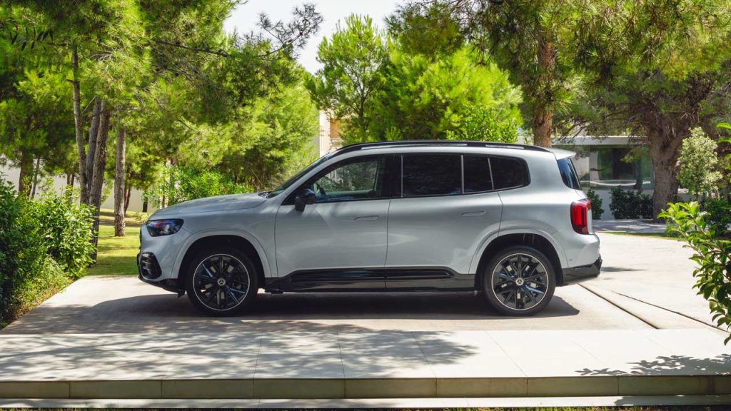 2026-Mercedes-Benz-GLB_side